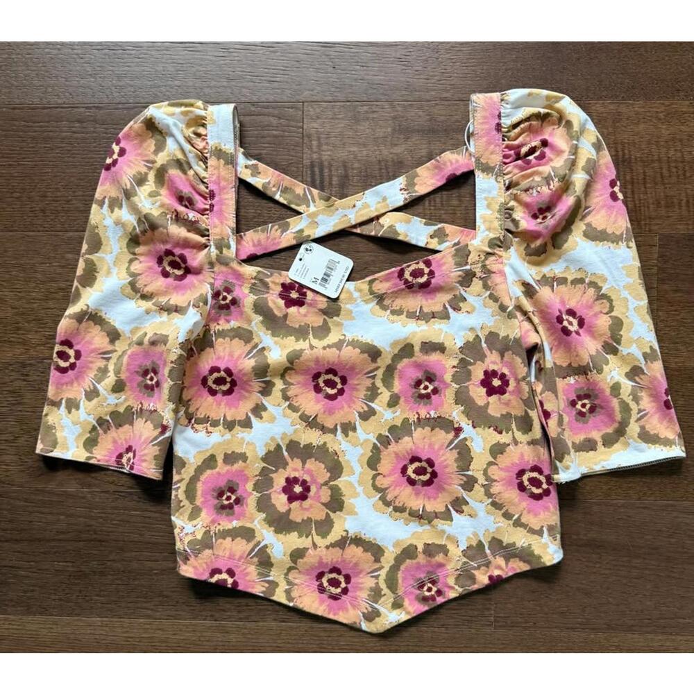 Free People. Puff Shoulder, Criss-Cross Back Floral Print Top. Half-Sleeve. NWT